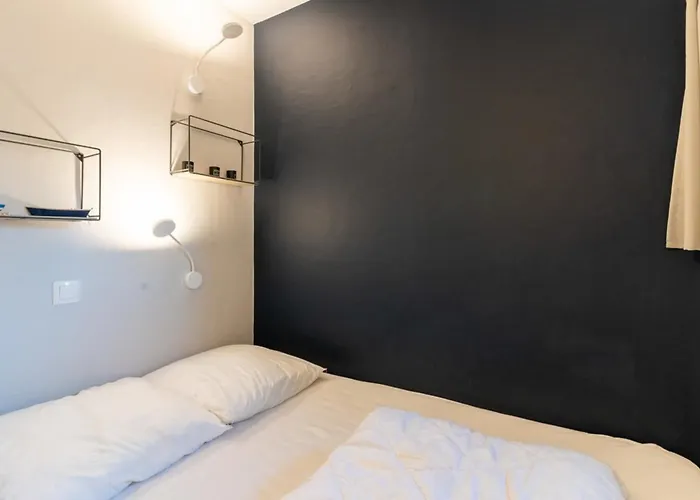 Beautiful Flat With Swimming Pool Tennis Court And Private Car Parking 64