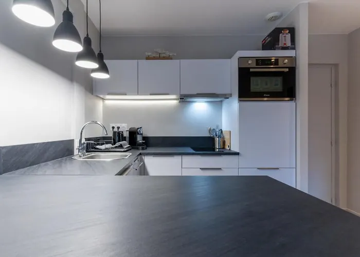 Beautiful Flat With Swimming Pool Tennis Court And Private Car Parking 64