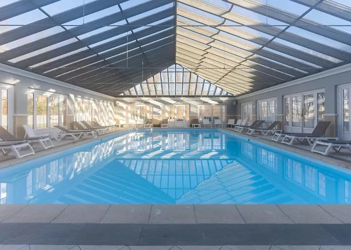 Beautiful Flat With Swimming Pool Tennis Court And Private Car Parking 64