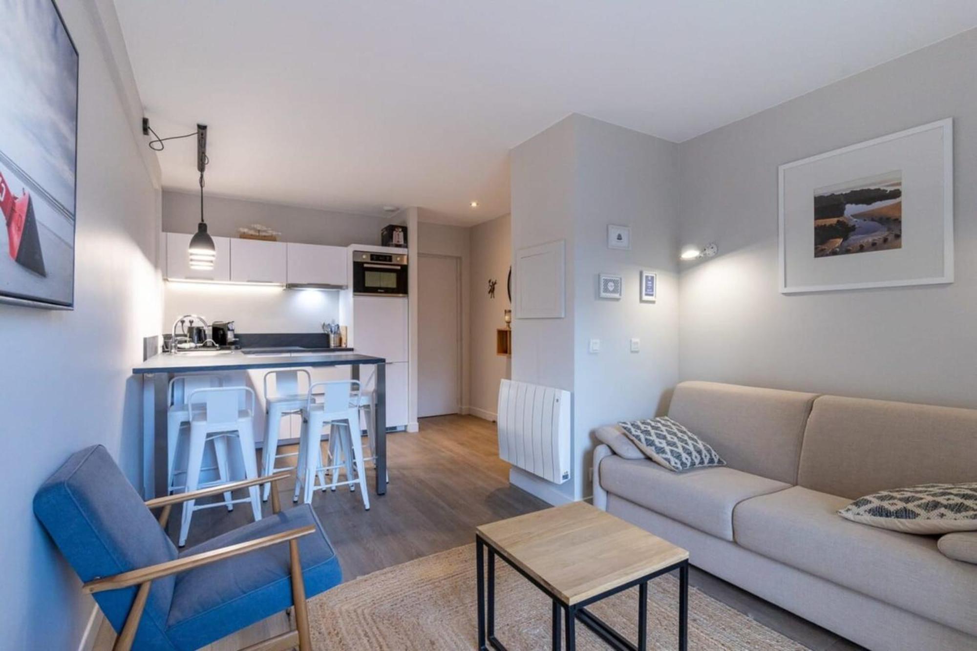 Beautiful Flat With Swimming Pool Tennis Court And Private Car Parking 64