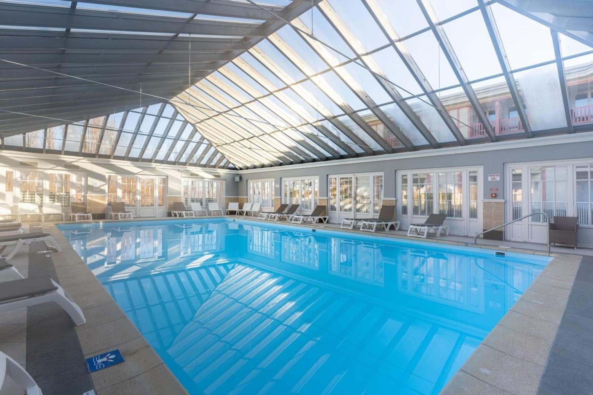 Beautiful Flat With Swimming Pool Tennis Court And Private Car Parking 64 Le Touquet