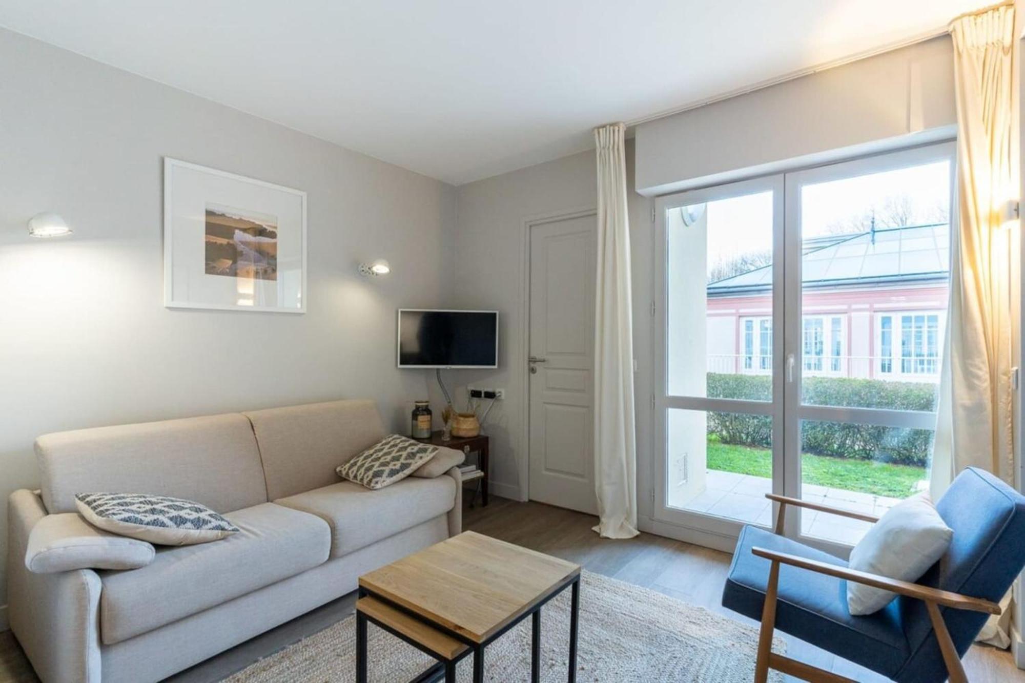 Apartment Beautiful Flat With Swimming Pool Tennis Court And Private Car Parking 64