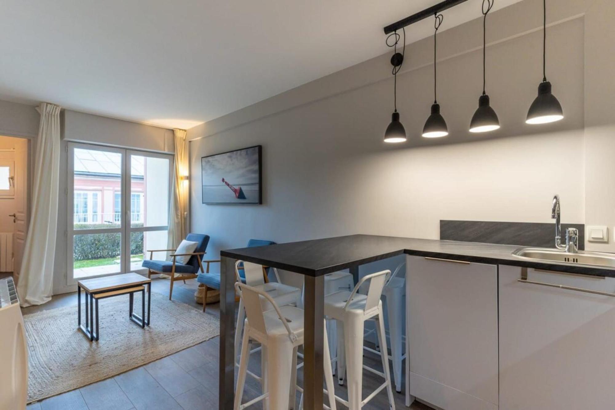 Apartment Beautiful Flat With Swimming Pool Tennis Court And Private Car Parking 64 *